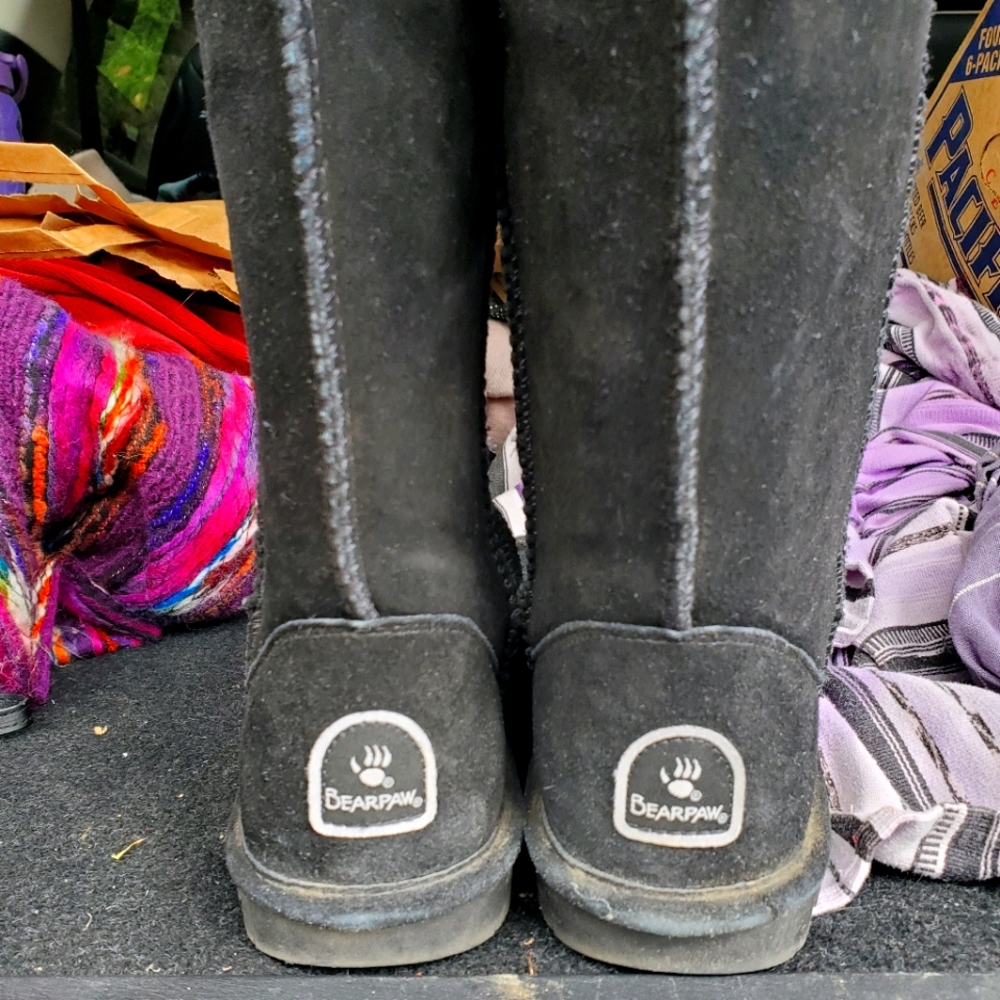 Bearpaw boots black size 7
